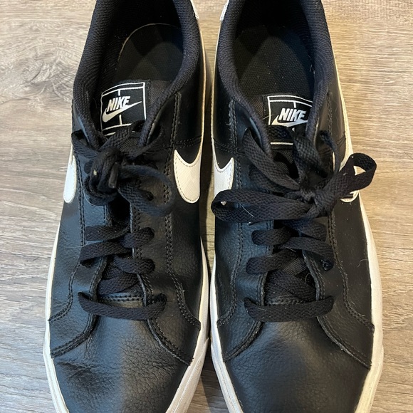 COPY - Men’s Black Nike Signature Sneakers size 11, Good Condition, Mild Scuffs… - Picture 8 of 8